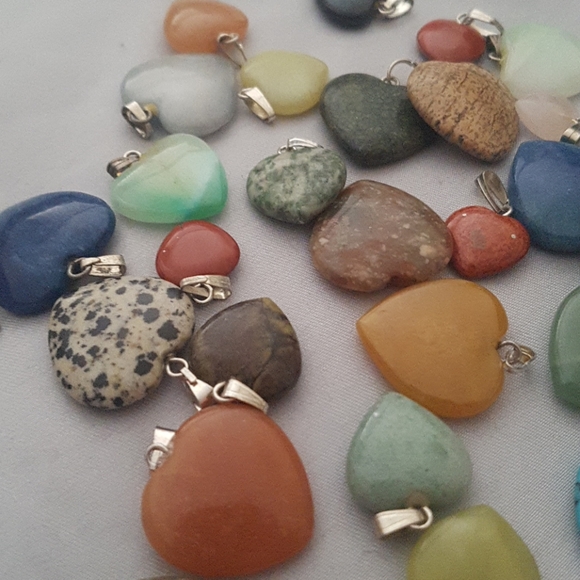 Lot of 15 Various Gemstone Heart Pendants - Picture 3 of 3